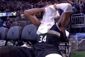 乐鱼app-IG观众热烈欢呼！，字母哥迎来三赛季出色发挥气势如虹延续-乐鱼app