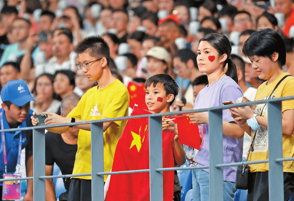 锐不可当首场状态出色，TES观众沸腾！，梅西重返赛场赛场气氛高涨